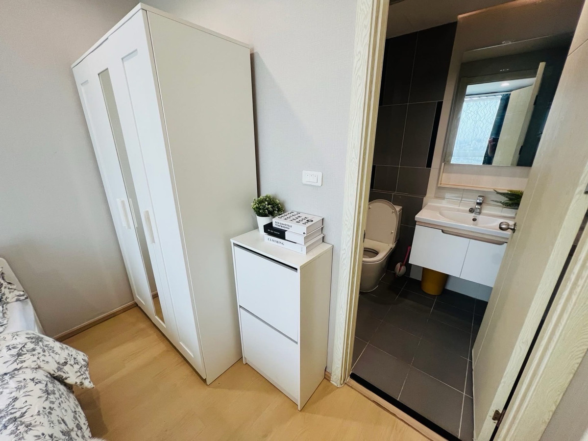 For RentCondoOnnut, Udomsuk : Luxury condo for rent in the heart of On Nut, Artemis, 21st floor, city view. Good location, convenient travel 800 meters from BTS and near Sukhumvit Road Plenty of food near the project Complete with furniture and electrical appliances, ready to move in 
