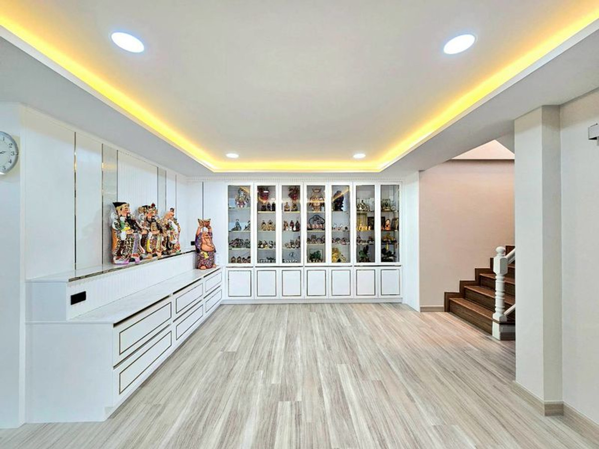 บ้านนวมินทร์ รามอินทรา : ขาย/ให้เช่า บ้านเดี่ยวหลังริม 2 ชั้น หมู่บ้านวันวรา 2 ติดถนนสายไหม ขนาด 5 ห้องนอน 57 ตร.ว. แขวงสายไหม เขตสายไหม กรุงเทพมหานคร 