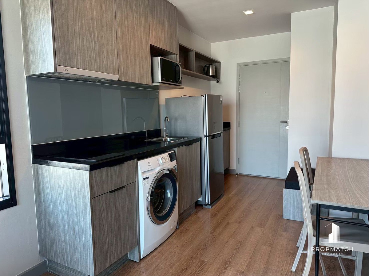 For SaleCondoLadprao, Central Ladprao : Selling very cheap 6.19m Chapter One Midtown Ladprao 24, 2 bedroom type, 58sqm, high floor, excellent view, close to MRT Ladprao, only 100m. If interested, make an appointment to view at 064-6696546 Minnie, this number can be reached via Line.