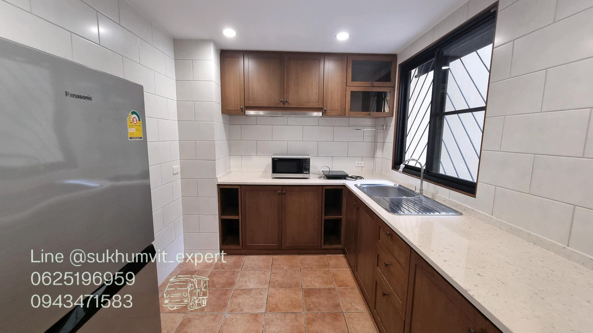 For RentHome OfficeSukhumvit, Asoke, Thonglor : For rent - Townhouse / Home Office Phrom Phong   House width 9.5 meters.