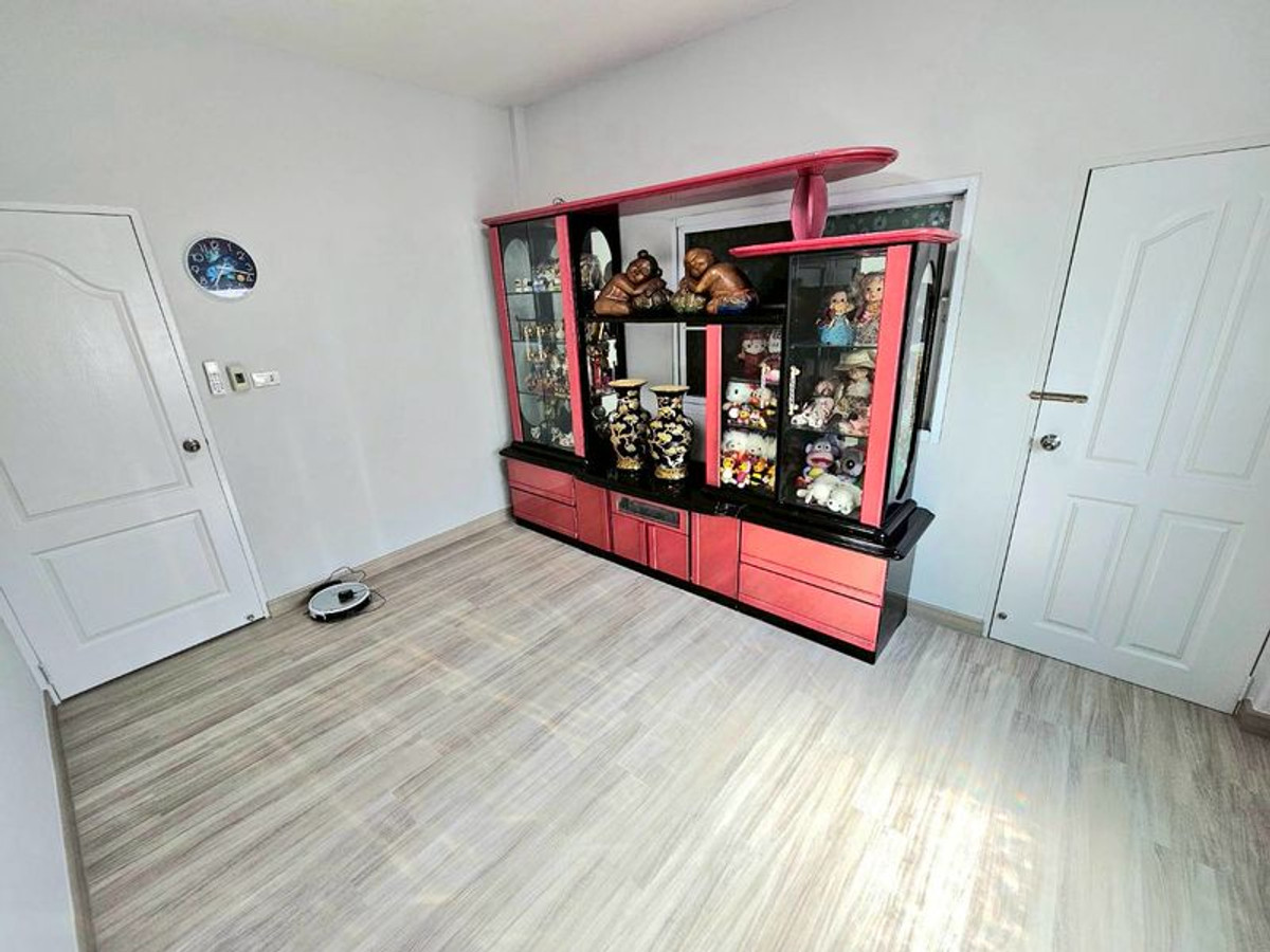 บ้านนวมินทร์ รามอินทรา : ขาย/ให้เช่า บ้านเดี่ยวหลังริม 2 ชั้น หมู่บ้านวันวรา 2 ติดถนนสายไหม ขนาด 5 ห้องนอน 57 ตร.ว. แขวงสายไหม เขตสายไหม กรุงเทพมหานคร 