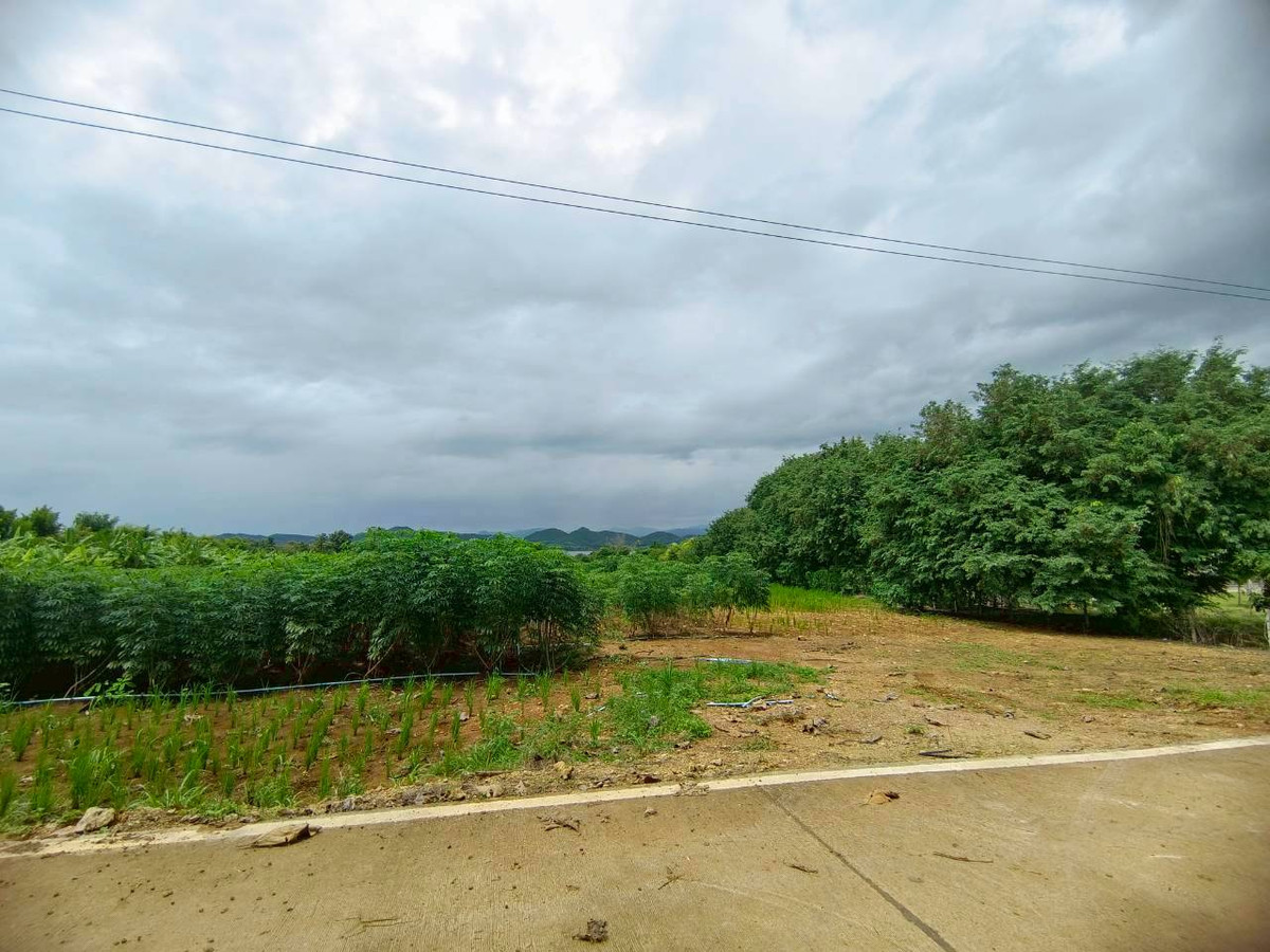 ขายที่ดินกาญจนบุรี : 95018 - ขายที่ดินเปล่า 3-1-51.2 ไร่ ใกล้เขื่อนศรีนครินทร์ - ทำเลธรรมชาติ วิวเขื่อน รายล้อมด้วยแหล่งท่องเที่ยวชื่อดัง