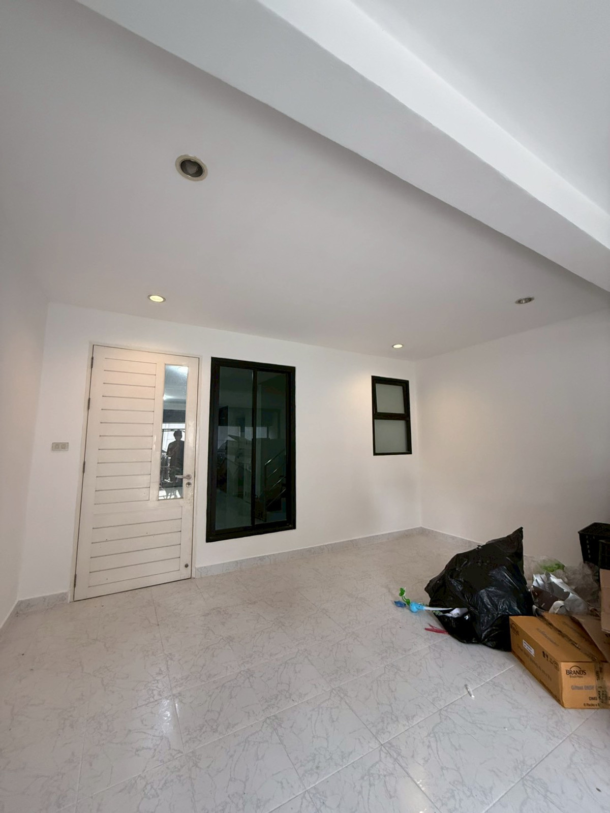 ให้เช่าโฮมออฟฟิศวิภาวดี ดอนเมือง หลักสี่ : ตึกออฟฟิศ ดอนเมือง-วิภาวดี เดินทางได้หลายทาง ห้องทำงานเยอะ ที่จอดรถมี สนใจนัดชมด่วนโทร