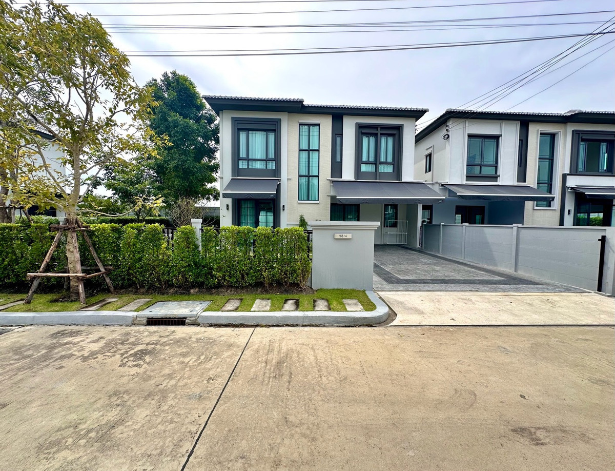For RentHouseSamut Prakan,Samrong : ✨For Rent: Semi-Detached House Grande Pleno Sukhumvit-Bangna. 2-storey Semi-Detached House 3 bedrooms| 4 bathrooms.
Fully furnished.Rental Fee: 75,000 THB|month. 