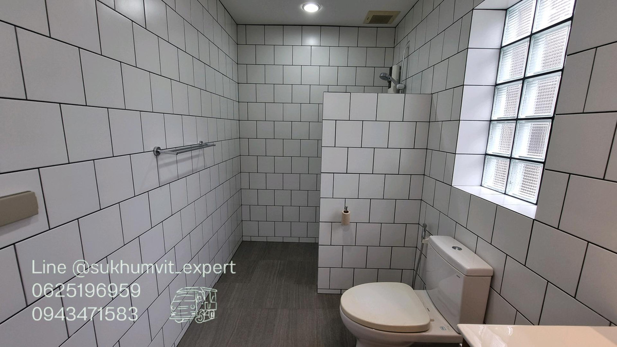 For RentHome OfficeSukhumvit, Asoke, Thonglor : For rent - Townhouse / Home Office Phrom Phong   House width 9.5 meters.