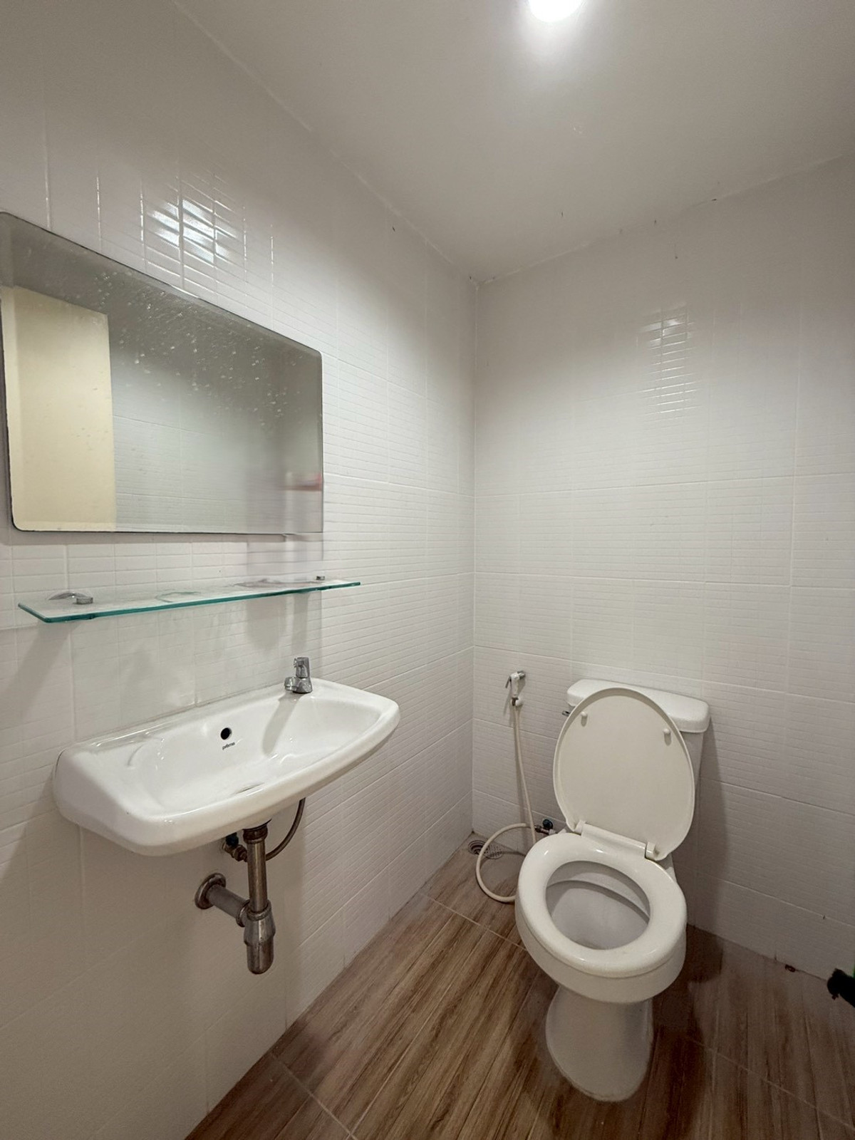 ให้เช่าโฮมออฟฟิศวิภาวดี ดอนเมือง หลักสี่ : ตึกออฟฟิศ ดอนเมือง-วิภาวดี เดินทางได้หลายทาง ห้องทำงานเยอะ ที่จอดรถมี สนใจนัดชมด่วนโทร