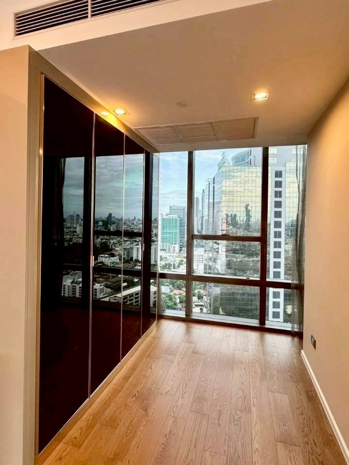 ให้เช่าคอนโดสาทร นราธิวาส : ( UL2511201 ) ✨Tel/Line 096-2479369✨ , ให้เช่า เดอะ แบงค็อก สาทร , 2 ห้องนอน, 2 ห้องน้ำ, ขนาด 114 ตร.ม. ชั้นสูง, ห้องสวย, พร้อมเข้าอยู่