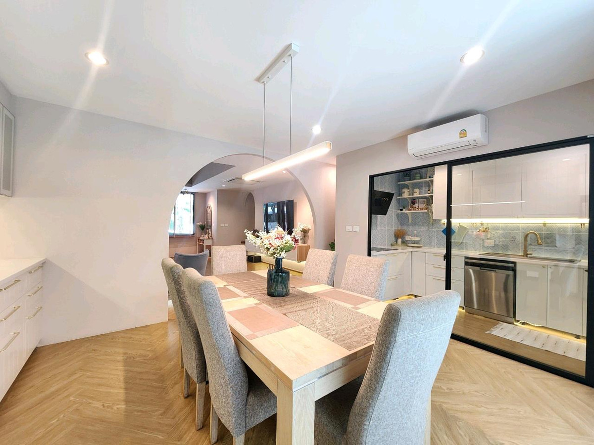 ให้เช่าทาวน์โฮมพัฒนาการ ศรีนครินทร์ : 🔴85000🔴 𝐍𝐢𝐫𝐯𝐚𝐧𝐚 𝐃𝐞𝐟𝐢𝐧𝐞 𝐒𝐫𝐢𝐧𝐚𝐤𝐚𝐫𝐢𝐧-𝐑𝐚𝐦𝐚𝟗 แบบ 3 ห้องนอน 4 ห้องน้ำ  มี 1 ห้องแม่บ้าน+1 ห้องน้ำ จอดรถ 2 คัน  บ้านจริงสวยตรงปก สอบถามข้อมูลเพิ่มเติม📞 Tel. 065-845-4284 คุณบี✅LINE Official : @bbcondo88   