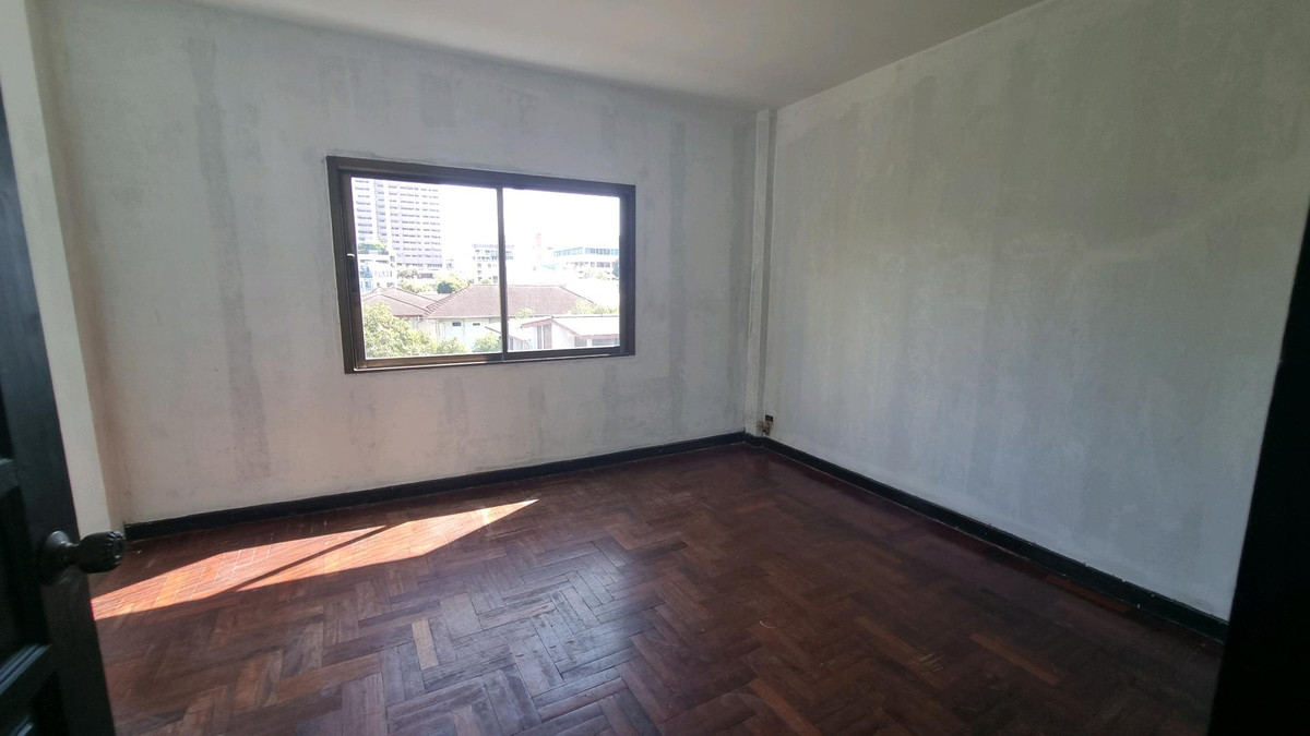 อาคารพาณิชย์สุขุมวิท อโศก ทองหล่อ : ให้เช่า ตึกสุขุมวิท BTS พร้อมพงษ ์ขนาด 300 ตรม.เดินทางสะดวก รับหลายธุรกิจ ยกเว้นครัวร้อน กัญชา แอลกอฮอลล์ 