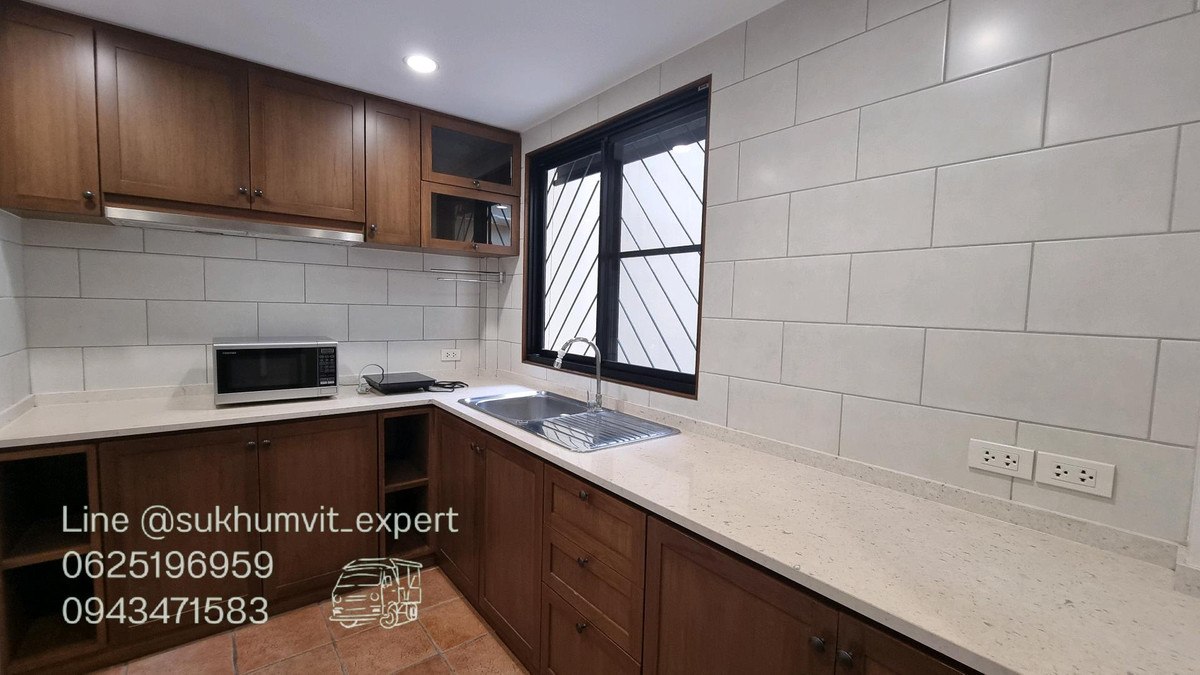 For RentHome OfficeSukhumvit, Asoke, Thonglor : For rent - Townhouse / Home Office Phrom Phong   House width 9.5 meters.