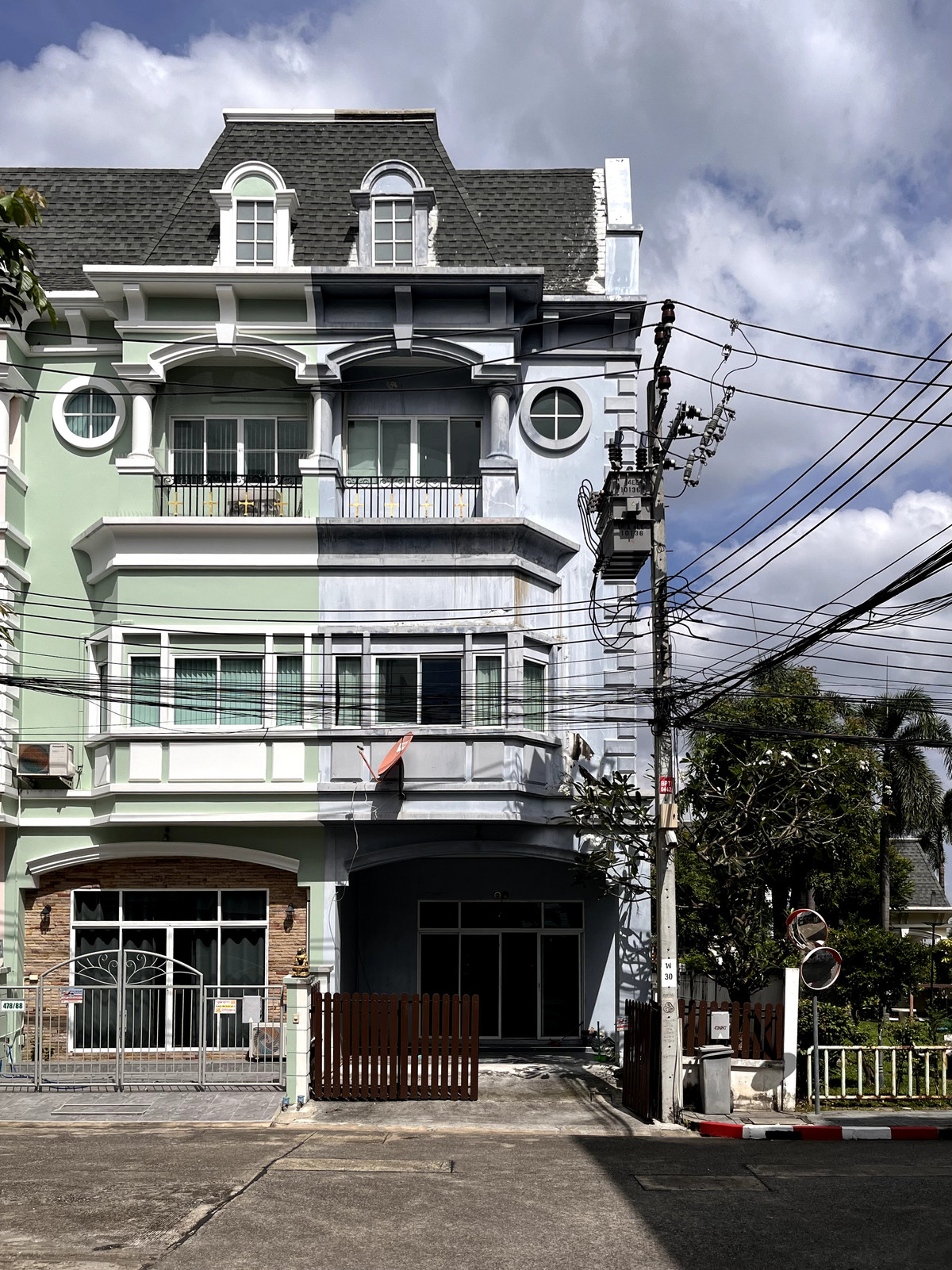 ขายทาวน์โฮมลาดกระบัง สุวรรณภูมิ : เดอะ ยูโรเปี้ยน ทาวน์ / 3 ห้องนอน (ขาย), The European Town / 3 Bedrooms (FOR SALE) POON062