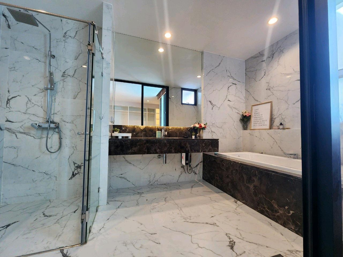 ให้เช่าทาวน์โฮมพัฒนาการ ศรีนครินทร์ : 🔴85000🔴 𝐍𝐢𝐫𝐯𝐚𝐧𝐚 𝐃𝐞𝐟𝐢𝐧𝐞 𝐒𝐫𝐢𝐧𝐚𝐤𝐚𝐫𝐢𝐧-𝐑𝐚𝐦𝐚𝟗 แบบ 3 ห้องนอน 4 ห้องน้ำ  มี 1 ห้องแม่บ้าน+1 ห้องน้ำ จอดรถ 2 คัน  บ้านจริงสวยตรงปก สอบถามข้อมูลเพิ่มเติม📞 Tel. 065-845-4284 คุณบี✅LINE Official : @bbcondo88   