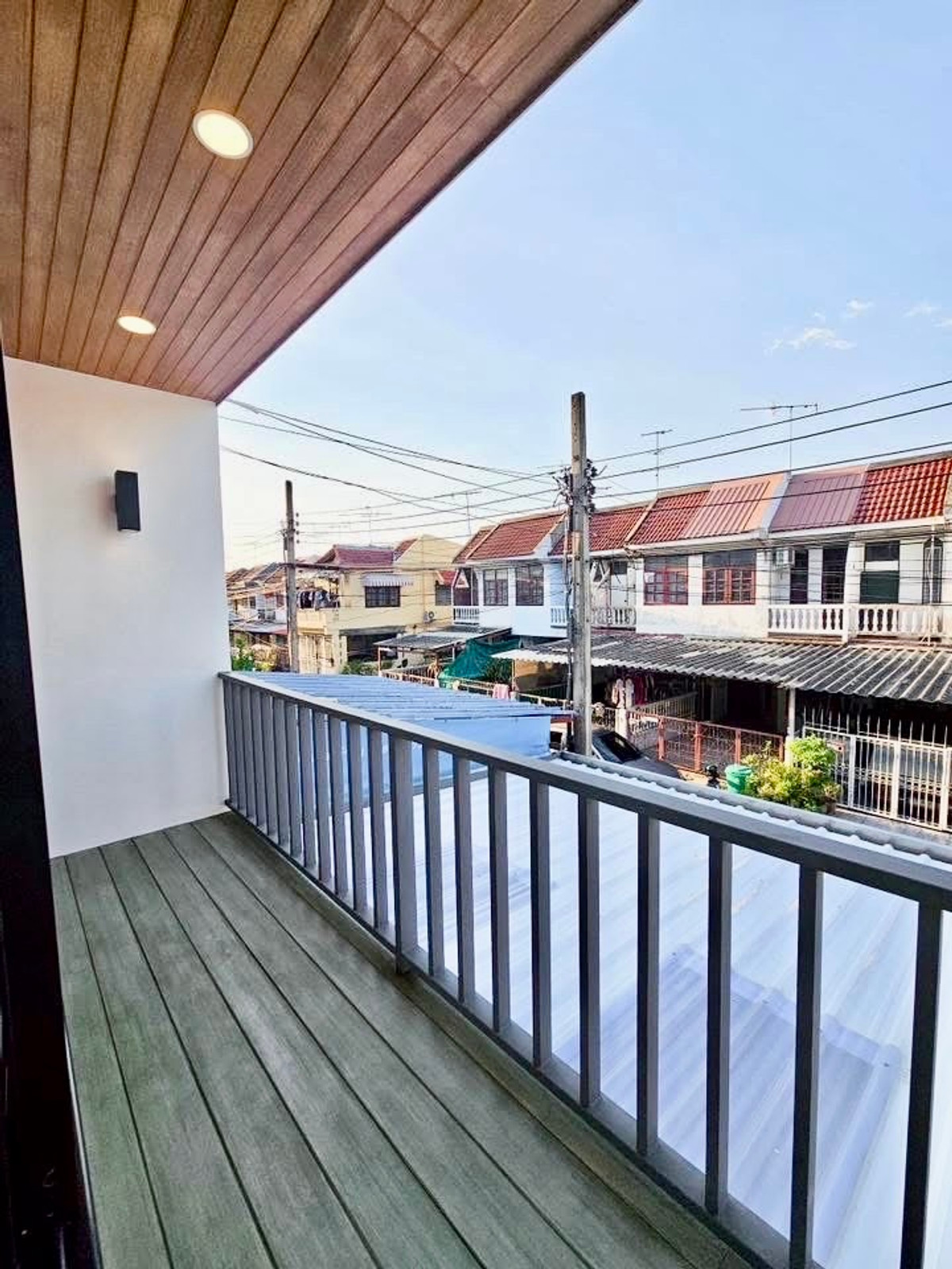 ขายทาวน์โฮมวิภาวดี ดอนเมือง หลักสี่ : ขายทาวน์เฮาส์ 2 ชั้น รีโนเวทใหม่ ติดถนนวิภาวดี–ดอนเมือง | 17.5 ตร.วา | ใกล้สนามบินดอนเมือง ราคาสุดคุ้ม ทาวน์เฮาส์ทำเลหายาก “ติดถนนใหญ่” วิภาวดี–ดอนเมือง รีโนเวทใหม่ พร้อมเข้าอยู่