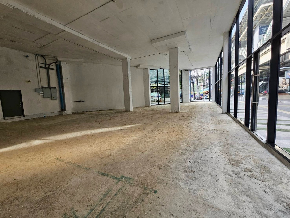 For RentRetail SpaceOnnut, Udomsuk : Rental area 194.20 square meters, next to the main road, Phra Khanong, Sukhumvit, good location, next to BTS, has parking.