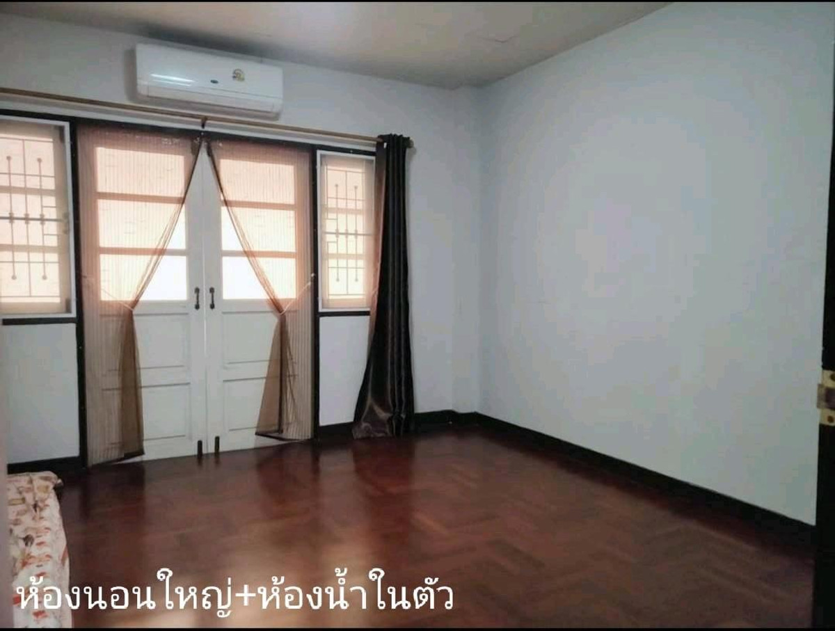 ขายทาวน์โฮมพุทธมณฑล ศาลายา : ขายด่วนมาก! ปรับลดเหลือ 2.69 ล้าน
ทาวน์เฮ้าส์ 3 ชั้น พุทธมณฑลสาย2  เนื้อที่20.3ตร.ว.บ้านแข็งแรงสภาพดีมาก ใกล้ตลาดสี่แยกทศกัณฑ์, ตลาดธนบุรี2  ใกล้ถนนตัดใหม่ศิริราชพรานนก-สาย4 