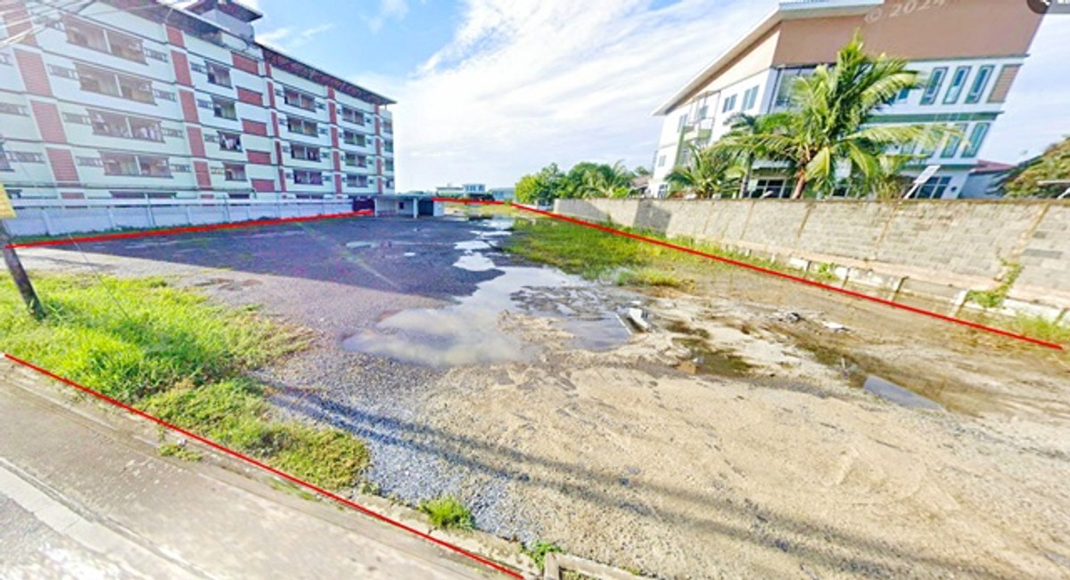 For RentLandPathum Thani,Rangsit, Thammasat : multiple entrances and exits. Lotus Lam Luk Ka Khlong 2 450 m. BTS KhuKhot only 1.7 km. Land for ren