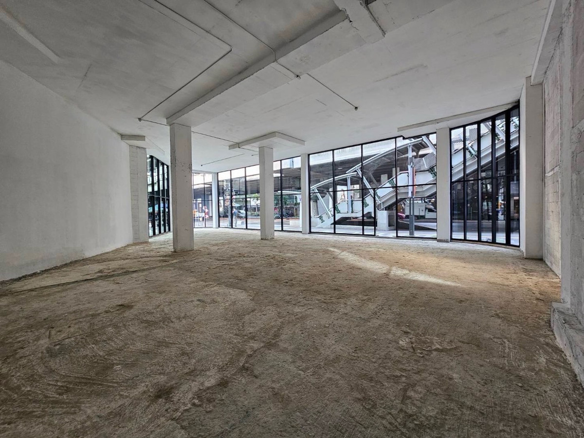 For RentRetail SpaceOnnut, Udomsuk : Rental area 194.20 square meters, next to the main road, Phra Khanong, Sukhumvit, good location, next to BTS, has parking.