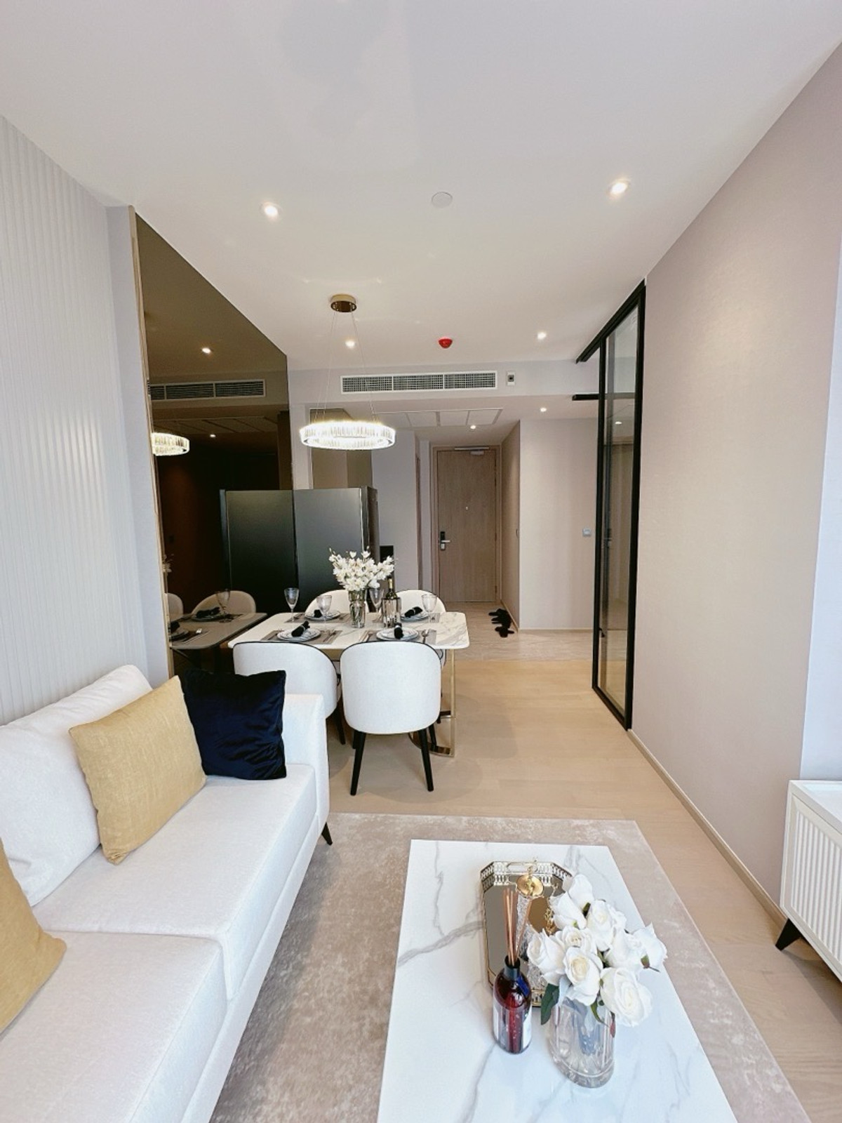 ขายคอนโดพระราม 9 เพชรบุรีตัดใหม่ RCA : 𝐀𝐒𝐇𝐓𝐎𝐍 𝐀𝐒𝐎𝐊𝐄 𝐑𝐀𝐌𝐀𝟗 𝟑𝟖 𝐒.𝐪.𝐦 ฟรีทุกค่าใช่จ่าย ผ่อนสบายๆ 𝟏𝟗,𝟗𝟎𝟎/เดือน ฟรีเงินดาวน์ ฟรีค่าโอน ฟรีค่าส่วนกลาง ฟรีเงินกองทุน 