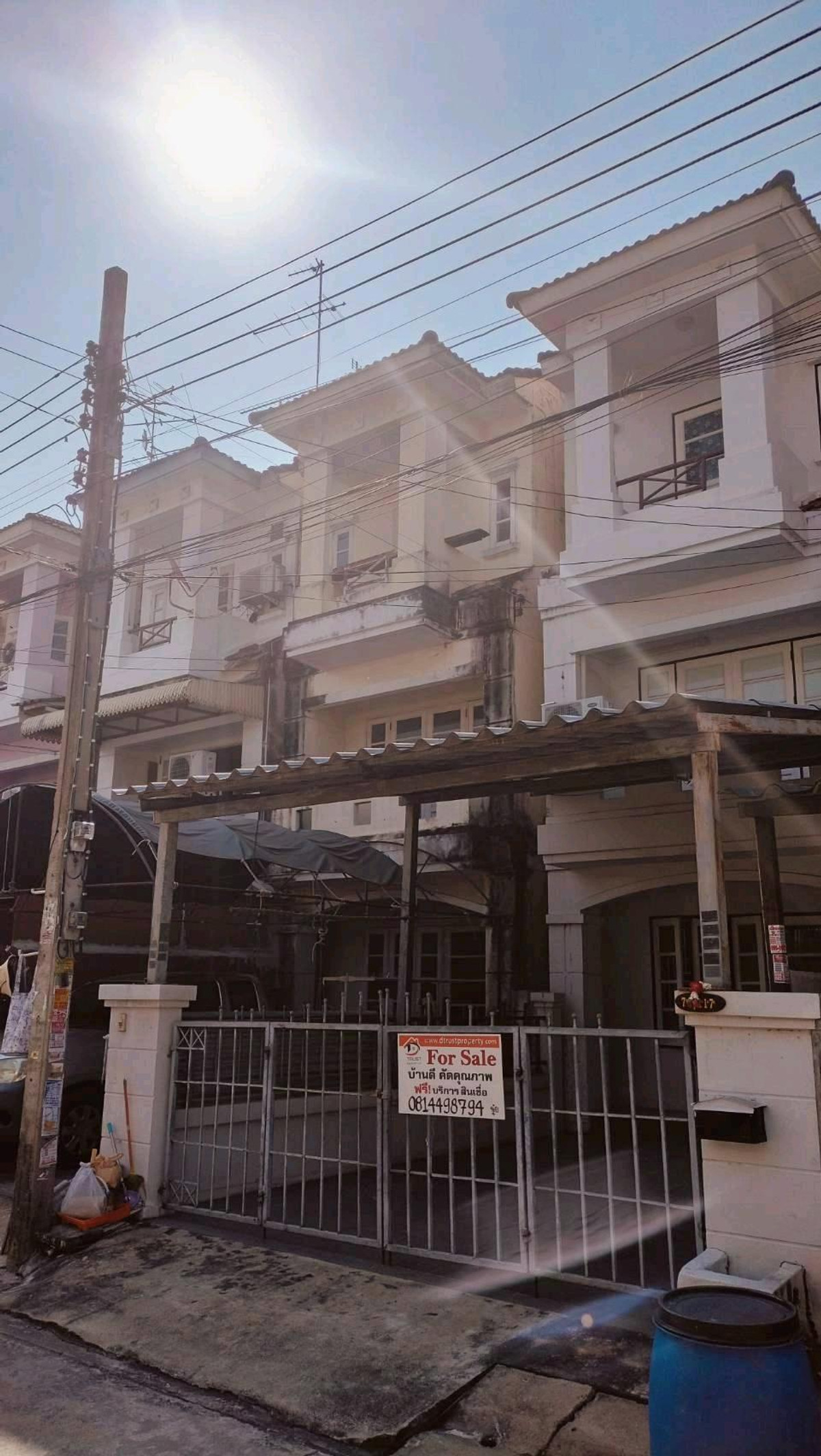 ขายทาวน์โฮมพุทธมณฑล ศาลายา : ขายด่วนมาก! ปรับลดเหลือ 2.69 ล้าน
ทาวน์เฮ้าส์ 3 ชั้น พุทธมณฑลสาย2  เนื้อที่20.3ตร.ว.บ้านแข็งแรงสภาพดีมาก ใกล้ตลาดสี่แยกทศกัณฑ์, ตลาดธนบุรี2  ใกล้ถนนตัดใหม่ศิริราชพรานนก-สาย4 