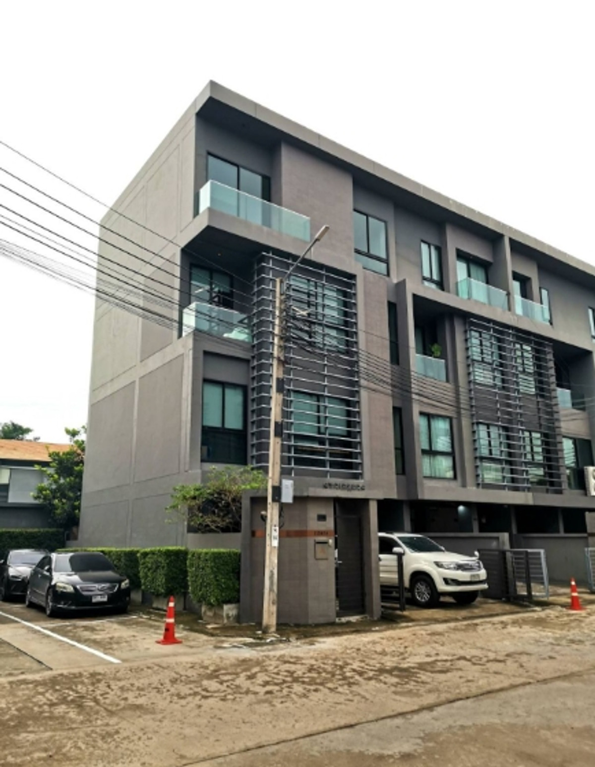 ขายโฮมออฟฟิศเลียบทางด่วนรามอินทรา : ขายโฮมออฟฟิศ หลังมุม - ARCO - โยธินพัฒนา 11 (เลียบด่วนรามอินทรา)  เกษตร-นวมินทร์ ตกแต่งสวย พร้อมอยู่