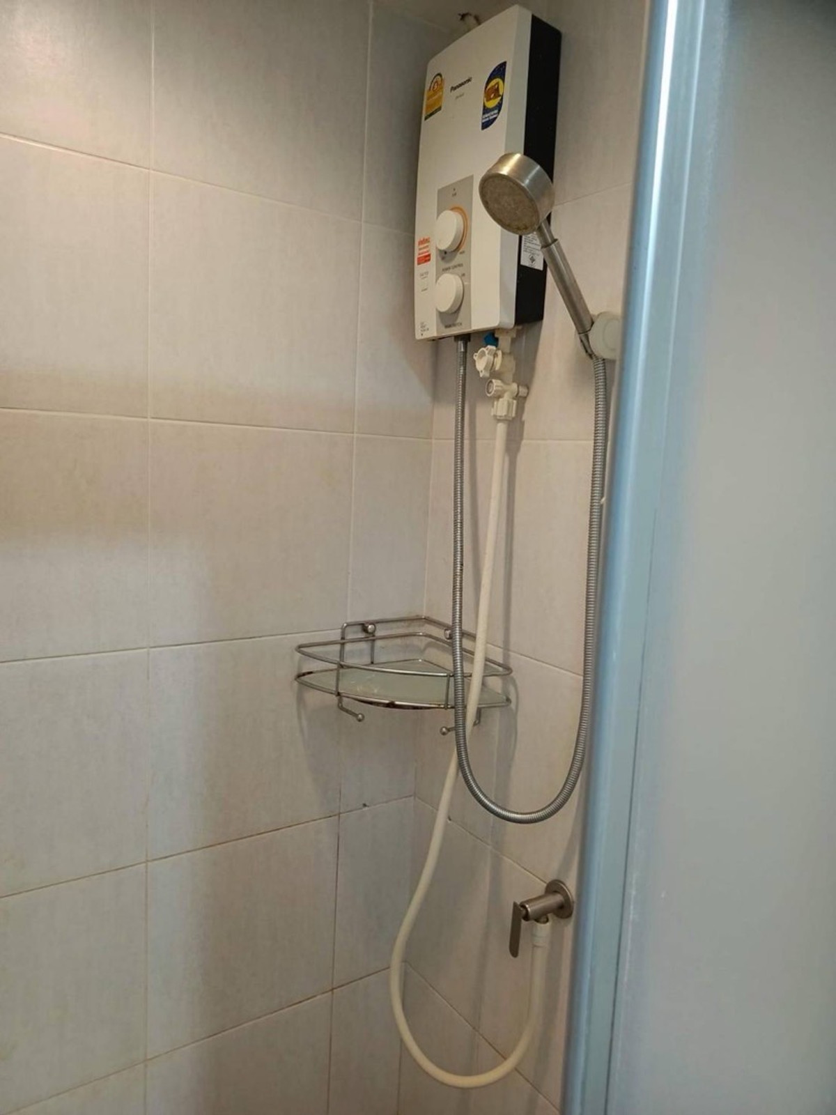 For RentCondoOnnut, Udomsuk : Condo for rent Lumpini Ville Sukhumvit 77 Phase 2 3rd floor, swimming pool view Located near On Nut BTS, convenient travel, next to Sukhumvit Road. Plenty of food near the condo. Complete with furniture and electrical appliances, ready to move in, price 9