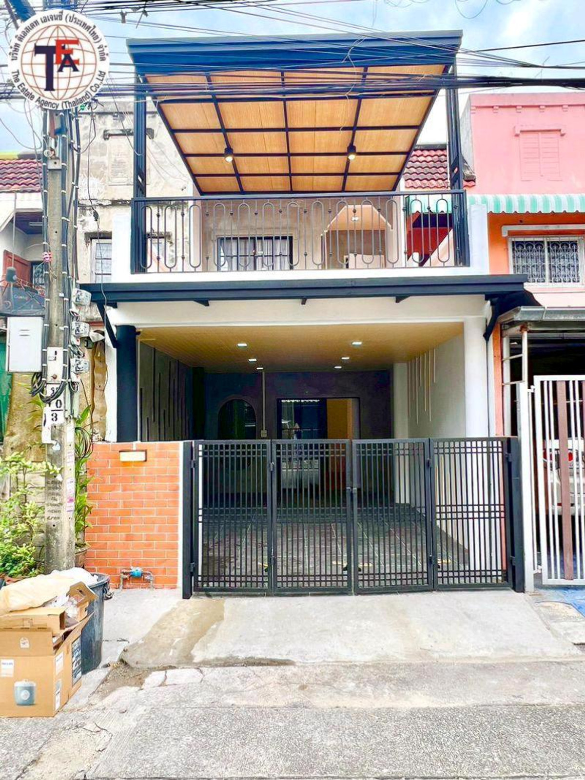 For SaleTownhomeMin Buri, Romklao : 2-story townhouse for sale, Preecha Village 11, Minburi, Ramintra 123, Synphaet Hospital. Nopparat Hospital, Safari World Fashion Island, Siam Park, Sarasas Suwinthawong School, Post Office, Makro, Lotus