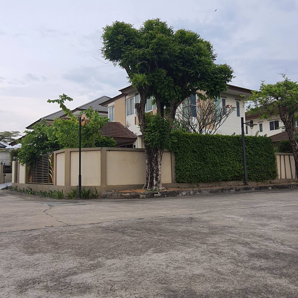 For SaleHousePhutthamonthon, Salaya : Very special discount, 2-story detached house (corner plot) near Borommaratchachonnani Road. Busarakam Residence Village