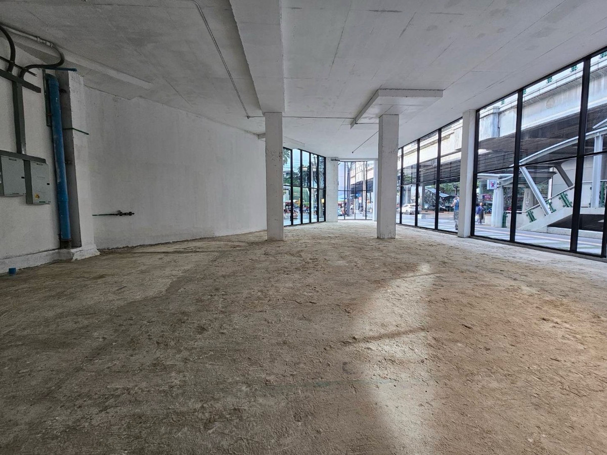 For RentRetail SpaceOnnut, Udomsuk : Rental area 194.20 square meters, next to the main road, Phra Khanong, Sukhumvit, good location, next to BTS, has parking.