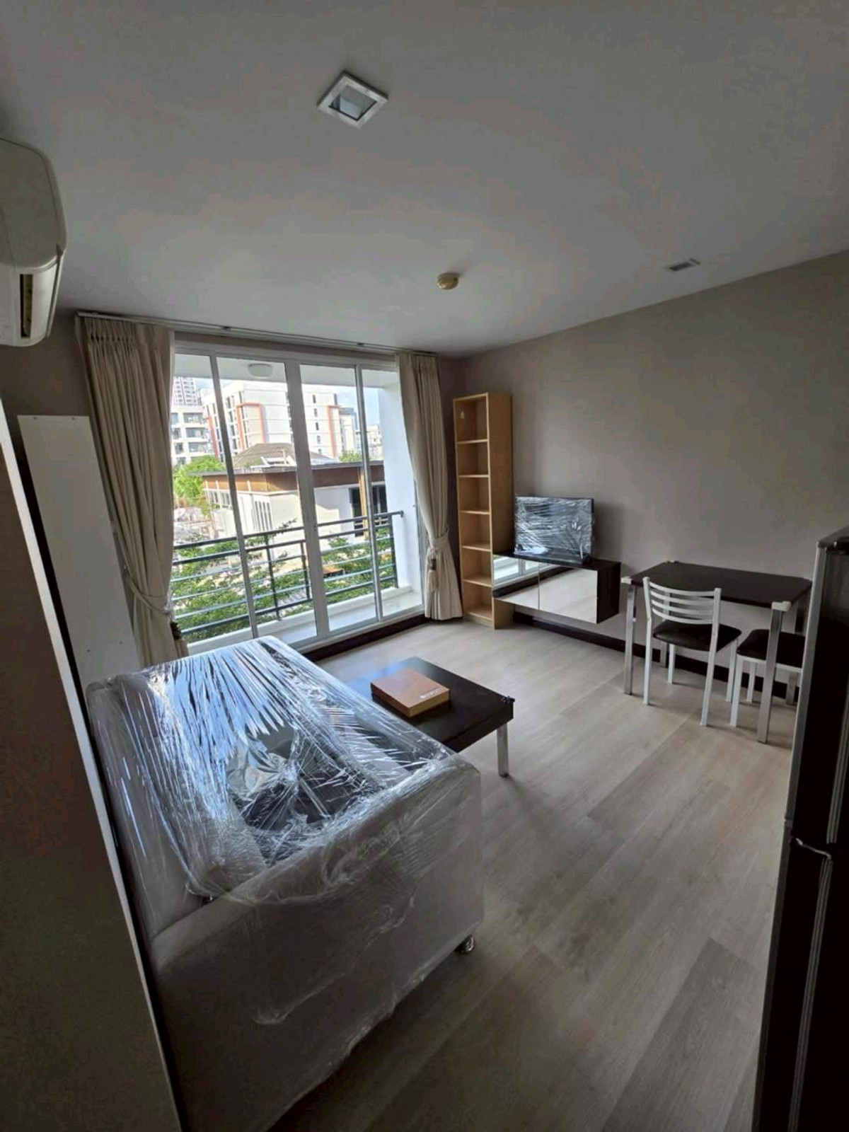 ให้เช่าคอนโดลาดพร้าว เซ็นทรัลลาดพร้าว : ปล่อยเช่า คอนโดลูกาโน่ ซอยลาดพร้าว 18
📍 ห้องอยู่ชั้น 3 | ห่างปากซอยลาดพร้าว 18 เพียง 600 เมตร