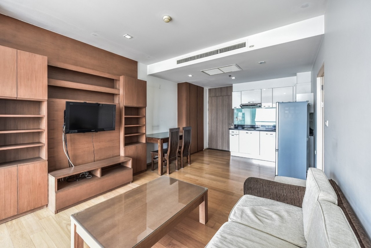 ให้เช่าคอนโดอารีย์ อนุสาวรีย์ : ให้เช่า Noble Reflex อารีย์ ใกล้ BTS อารีย์  ห้องใหญ่ 56 ตรม. ตกแต่งครบพร้อมเข้าอยู่ โทร.096 559 2463  Line ID: @164aeszs