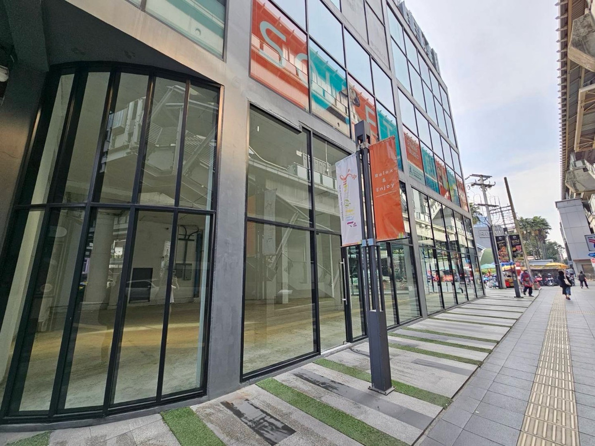 For RentRetail SpaceOnnut, Udomsuk : Rental area 194.20 square meters, next to the main road, Phra Khanong, Sukhumvit, good location, next to BTS, has parking.