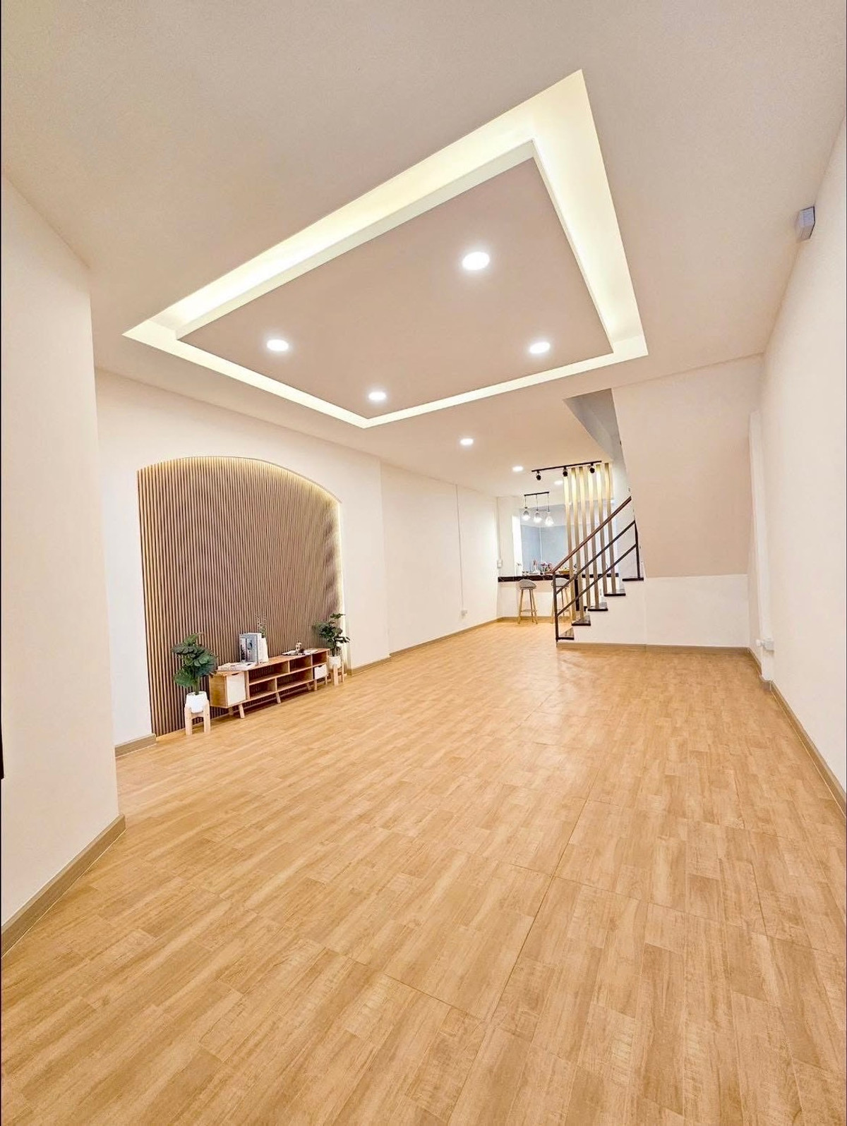 ขายทาวน์โฮมวิภาวดี ดอนเมือง หลักสี่ : ขายทาวน์เฮาส์ 2 ชั้น รีโนเวทใหม่ ติดถนนวิภาวดี–ดอนเมือง | 17.5 ตร.วา | ใกล้สนามบินดอนเมือง ราคาสุดคุ้ม ทาวน์เฮาส์ทำเลหายาก “ติดถนนใหญ่” วิภาวดี–ดอนเมือง รีโนเวทใหม่ พร้อมเข้าอยู่