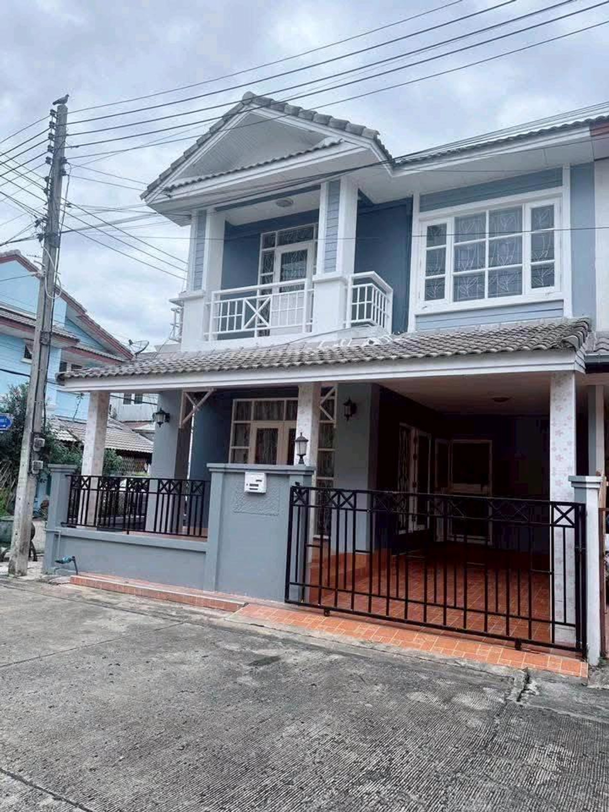 For RentTownhomePathum Thani,Rangsit, Thammasat : 🏠 ให้เช่าทาวน์เฮ้าส์ “หลังมุม” บ้านฟ้ารังสิต คลอง 2
📍 รังสิต-นครนายก ซ.65 (ถนนเมน ใกล้ถนนใหญ่)