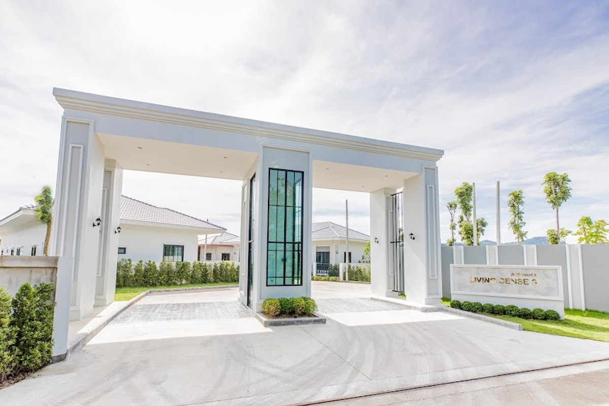 ให้เช่าบ้านระยอง : ปล่อยเช่าด่วน🔥 ✨บ้านหรู Living Sense 3 บ้านฉาง ระยอง✨  ❄️พื้นที่ 35.5 ตรว. 2 ห้องนอน 2 ห้องน้ำ❄️ Line @bzprOperty