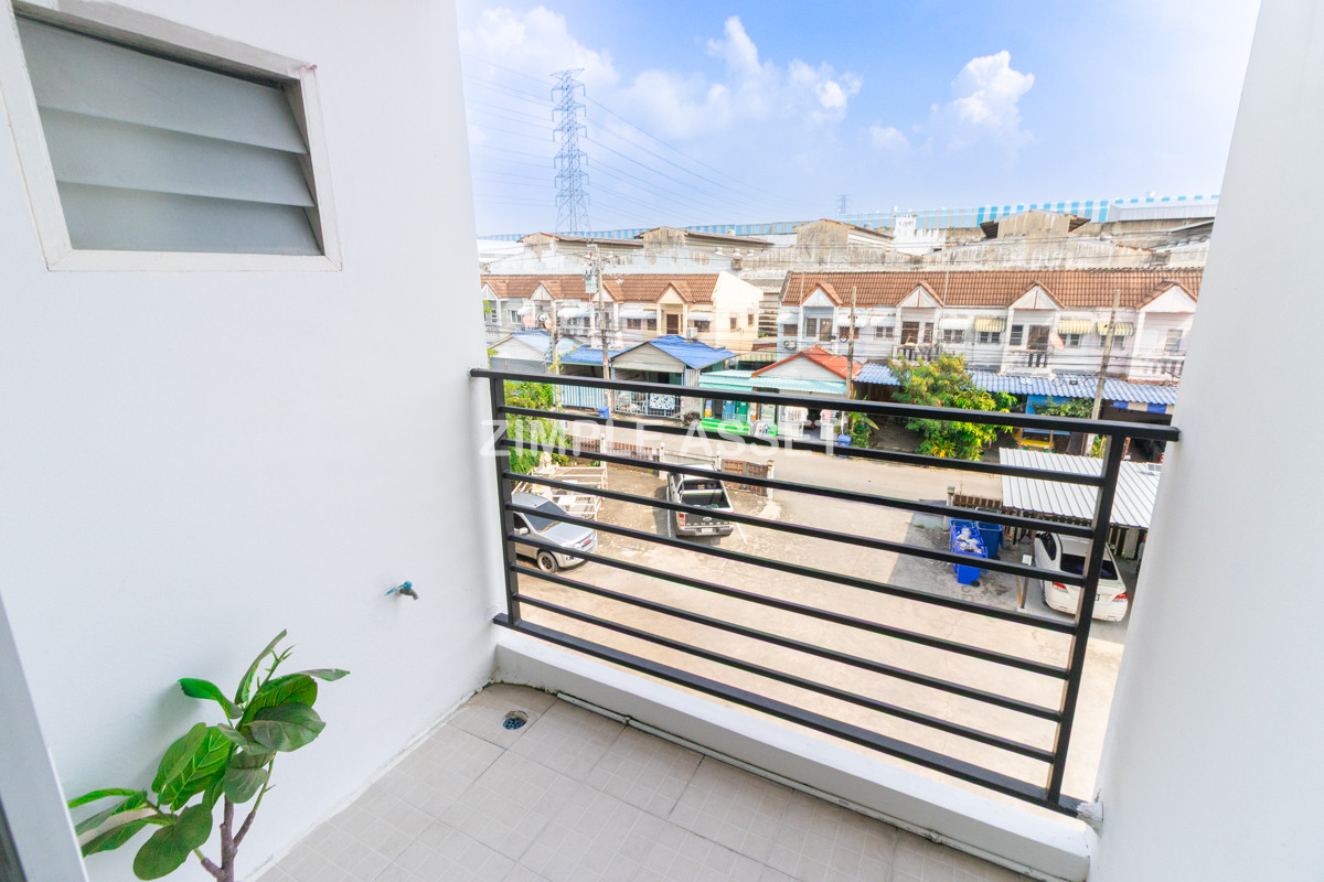 For RentSamut Prakan,Samrong : Line ID: @zimple_asseet Apartment for Rent near Bang Phli Industrial Estate, Soi Muban Saeng Tawan Spacious, clean, safe, and affordable rooms in a convenient location.