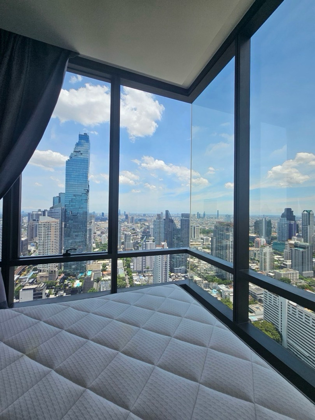 ให้เช่าคอนโดสีลม ศาลาแดง บางรัก : 🏙️📍 ด่วน ห้องว่าง พร้อมอยู่ เฟอร์หรู แต่งครบ พร้อมอยู่ทันที