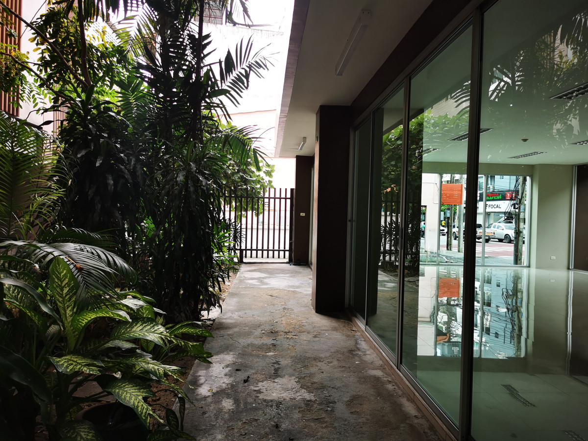 For RentShop HouseSapankwai,Jatujak : Retail Space for Rent - Ground Floor at Saphan Khwai-Pradiphat Rd.