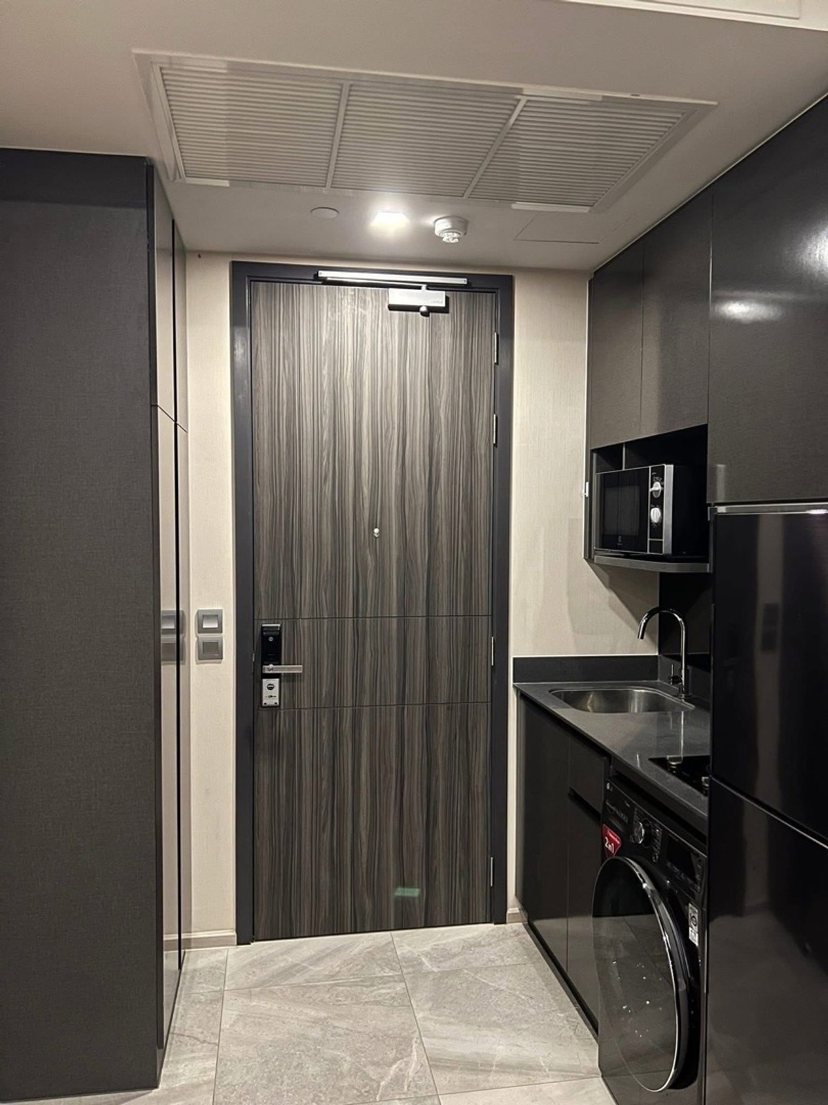 ให้เช่าคอนโดสุขุมวิท อโศก ทองหล่อ : ให้เช่าคอนโด Ashton Asoke-แอชตัน อโศก ชั้น 37 ขนาด 35 ตร.ม. 1 bedroom 1 bathroom วิวเมืองฝั่งถนนอโศกมนตรี ราคาพิเศษ 30,000 บาท