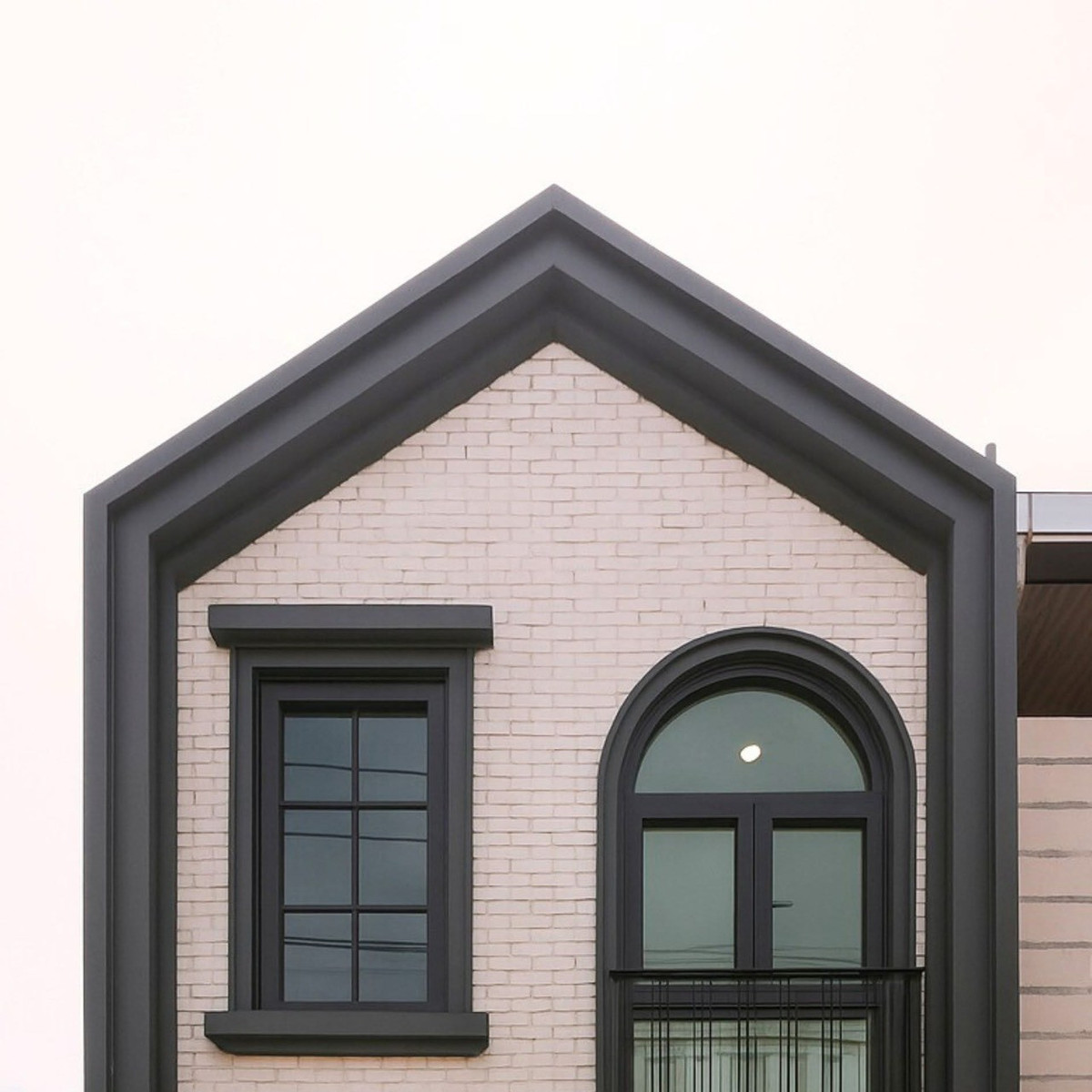 ขายทาวน์โฮมสุขุมวิท อโศก ทองหล่อ : ME2500151 ขายทาวส์เฮ้าส์ 2 ชั้น Varenzia ซอยปรีดีพนมยงค์ 42 สวย ครบ พร้อมอยู่