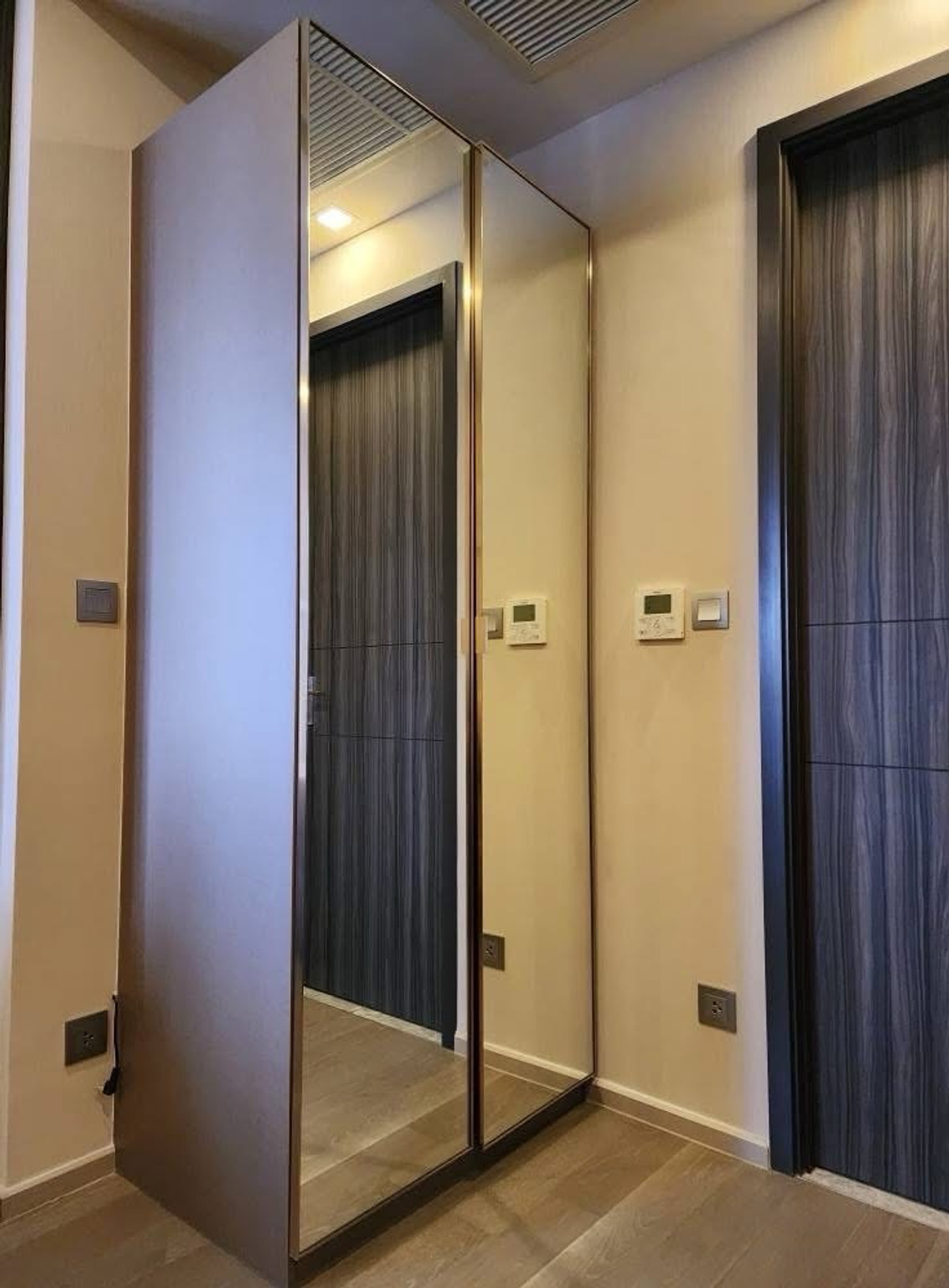 ให้เช่าคอนโดสุขุมวิท อโศก ทองหล่อ : ให้เช่าคอนโด Ashton Asoke-แอชตัน อโศก ชั้น 18 ขนาด 35 ตร.ม. 1 bedroom 1 bathroom วิวเมือง ทิศตะวันออก ราคาพิเศษ 25,000 บาท