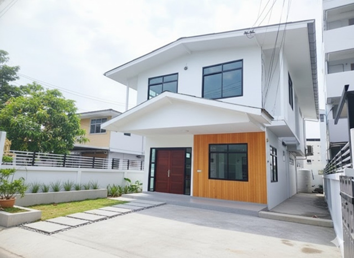 For RentHouseOnnut, Udomsuk : Sukhumvit 64-68Near BTS Udomsuk 499 m. True Digital Park 600 m. 2-storey detached house 7-11 50 m.