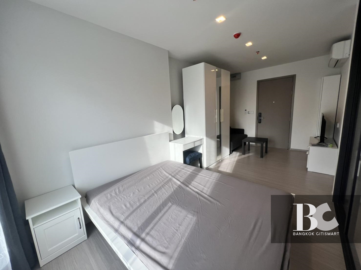 ให้เช่าคอนโดพระราม 9 เพชรบุรีตัดใหม่ RCA : 🔥เช่าด่วน🔥ไลฟ์ อโศก ไฮป์* ใกล้สถานีรถไฟฟ้า MRT พระราม 9 เฟอร์นิเจอร์ครบ พร้อมเข้าอยู่