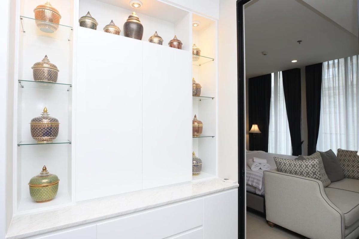 For RentCondoWitthayu, Chidlom, Langsuan, Ploenchit : 🔥Urgent for rent🔥 Noble Ploenchit, luxuriously decorated, fully furnished, ready to move in, 0 meters from BTS Ploenchit.