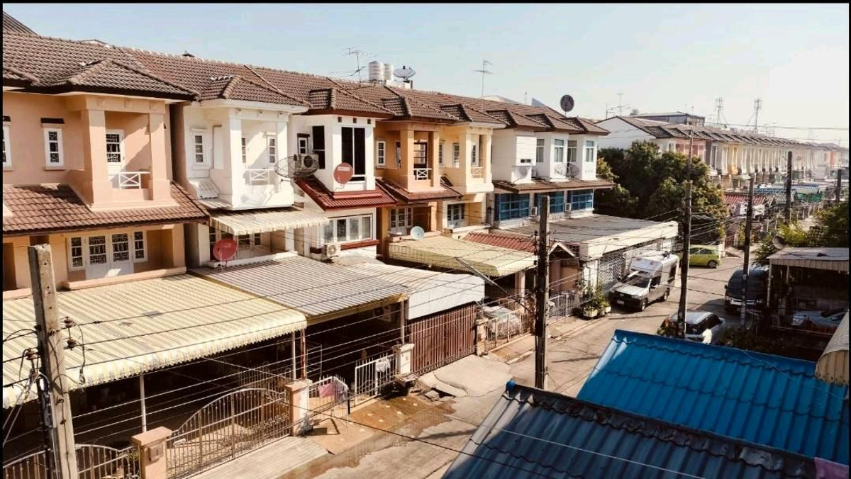 ขายทาวน์โฮมพุทธมณฑล ศาลายา : ขายด่วนมาก! ปรับลดเหลือ 2.69 ล้าน
ทาวน์เฮ้าส์ 3 ชั้น พุทธมณฑลสาย2  เนื้อที่20.3ตร.ว.บ้านแข็งแรงสภาพดีมาก ใกล้ตลาดสี่แยกทศกัณฑ์, ตลาดธนบุรี2  ใกล้ถนนตัดใหม่ศิริราชพรานนก-สาย4 