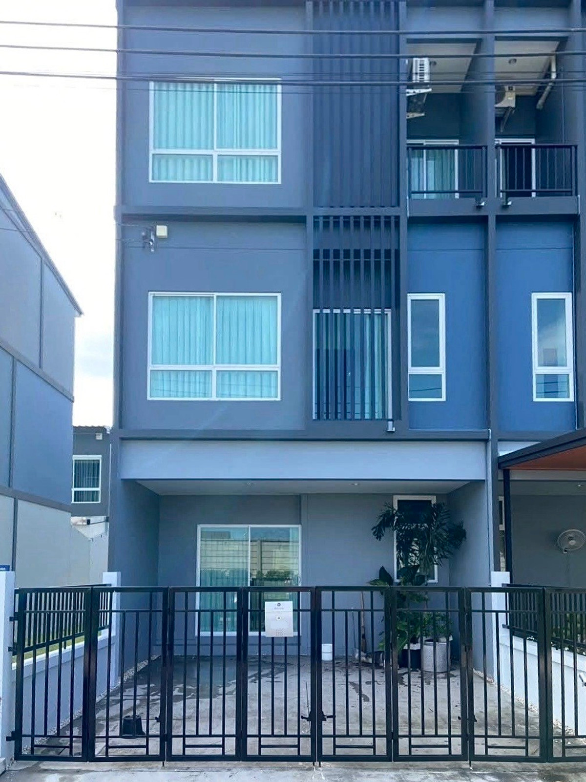 ให้เช่าทาวน์โฮม : ทาวน์โฮม สัมมากร อเวนิว สุวรรณภูมิ / 4 ห้องนอน (ให้เช่า), Sammakorn Avenue Suvarnabhumi / Townhome 4 Bedrooms (FOR RENT) BZD047