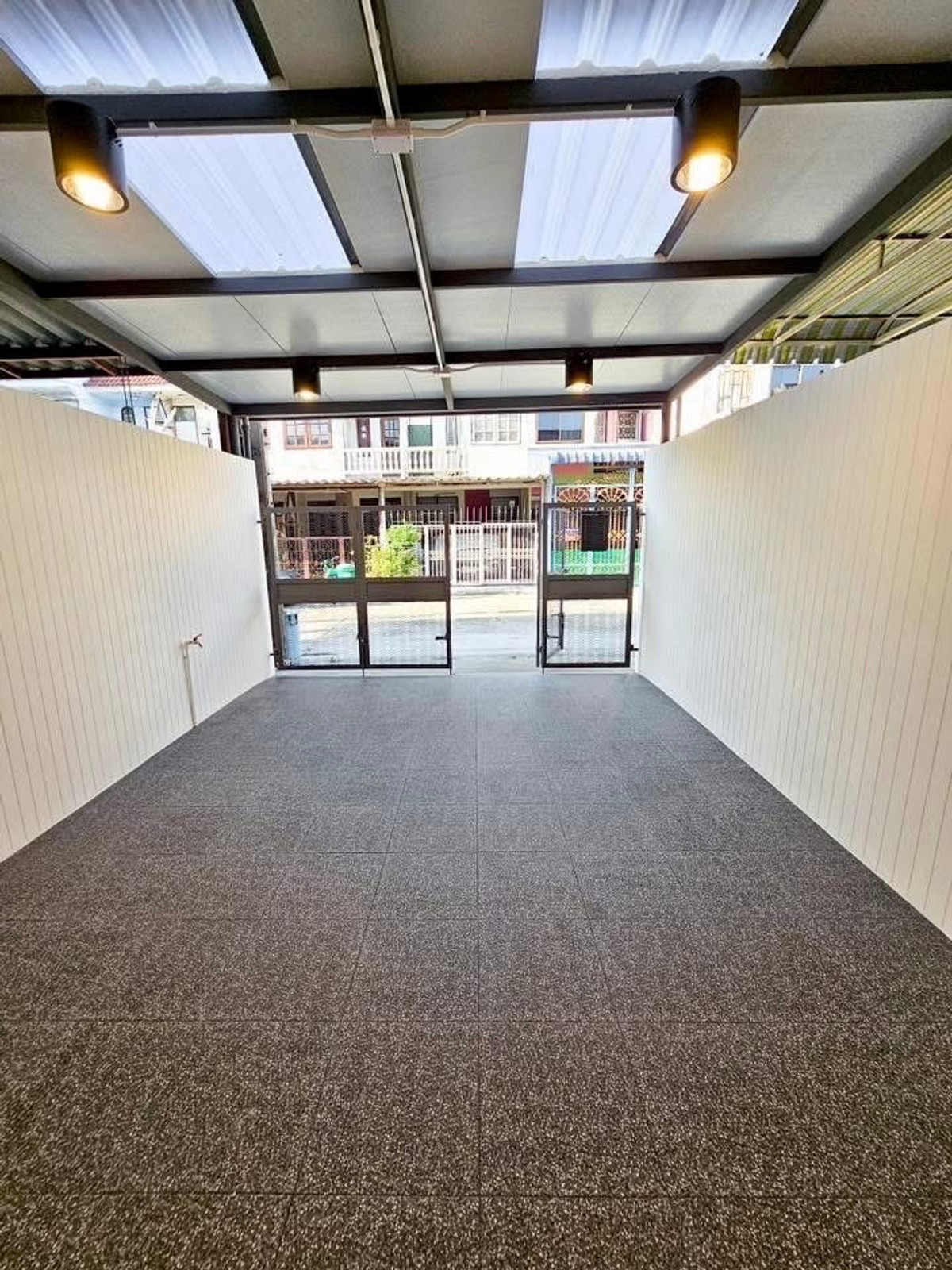 ขายทาวน์โฮมวิภาวดี ดอนเมือง หลักสี่ : ขายทาวน์เฮาส์ 2 ชั้น รีโนเวทใหม่ ติดถนนวิภาวดี–ดอนเมือง | 17.5 ตร.วา | ใกล้สนามบินดอนเมือง ราคาสุดคุ้ม ทาวน์เฮาส์ทำเลหายาก “ติดถนนใหญ่” วิภาวดี–ดอนเมือง รีโนเวทใหม่ พร้อมเข้าอยู่