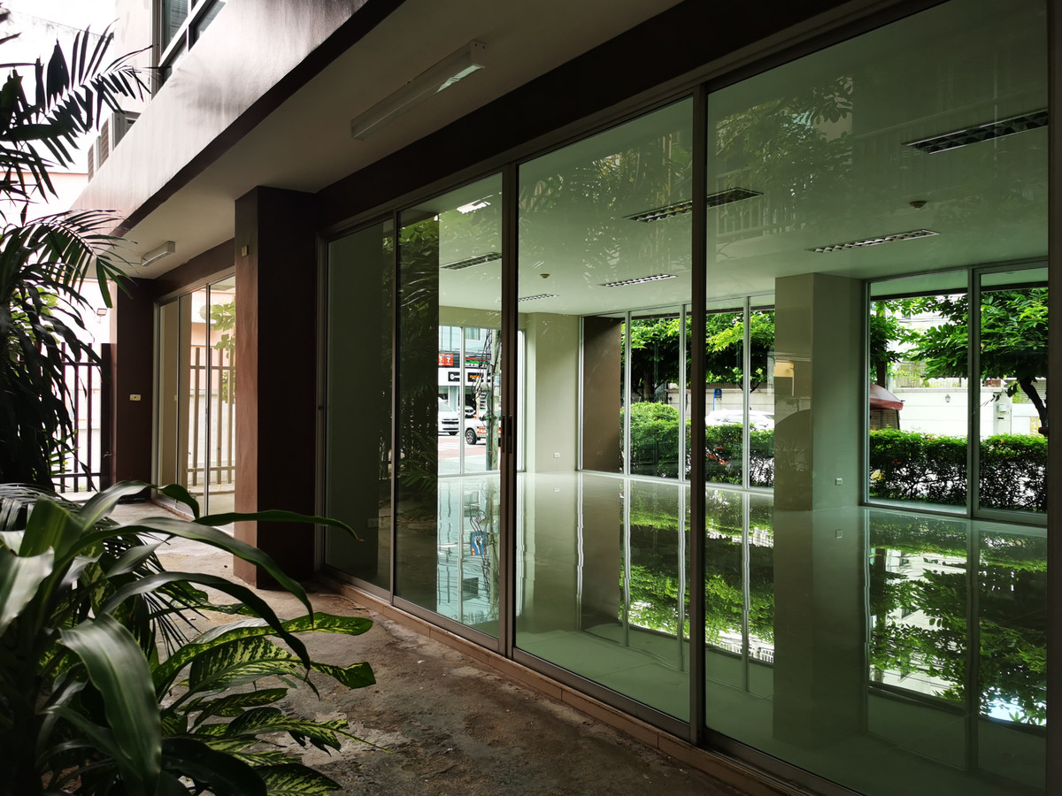 For RentShop HouseSapankwai,Jatujak : Retail Space for Rent - Ground Floor at Saphan Khwai-Pradiphat Rd.