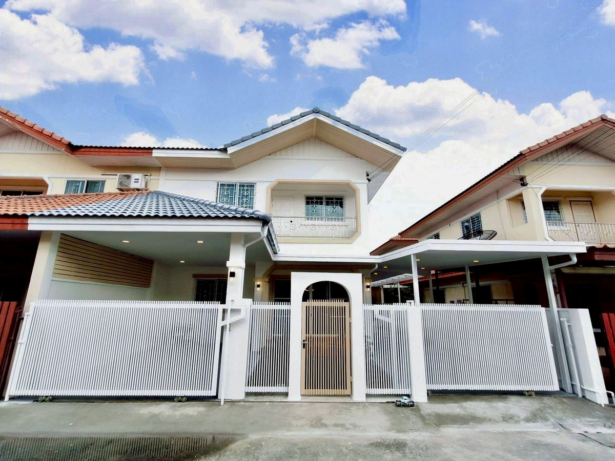 ขายนวมินทร์ รามอินทรา : ขายบ้านแฝด 2 ชั้น หมู่บ้านเอกกวิน เลียบคลองสอง | 37.5 ตร.วา | หน้ากว้าง ติดถนนใหญ่ | ใกล้แฟชั่นไอส์แลนด์ พร้อมเฟอร์นิเจอร์ครบ