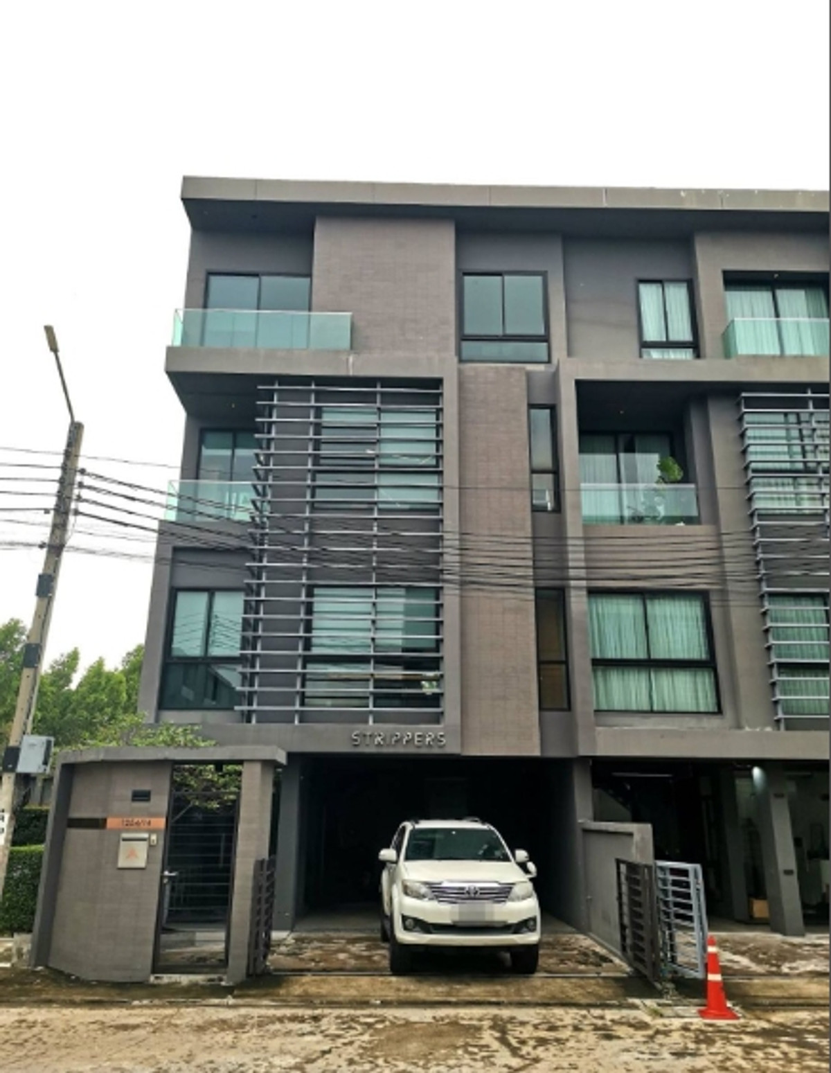 ขายโฮมออฟฟิศเลียบทางด่วนรามอินทรา : ขายโฮมออฟฟิศ หลังมุม - ARCO - โยธินพัฒนา 11 (เลียบด่วนรามอินทรา)  เกษตร-นวมินทร์ ตกแต่งสวย พร้อมอยู่