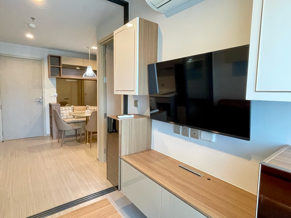 For RentCondo : Life Ladprao พร้อมอยู่ 0 เมตร BTS ห้าแยกลาดพร้าว 1 ห้องนอน TV2 เครื่อง ห้องแบบผนังกัน (Wall Type) 